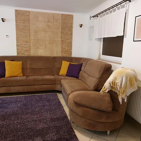 Lexi Jakuzzis Apartman *