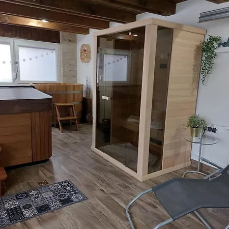 Lexi Jakuzzis Apartman